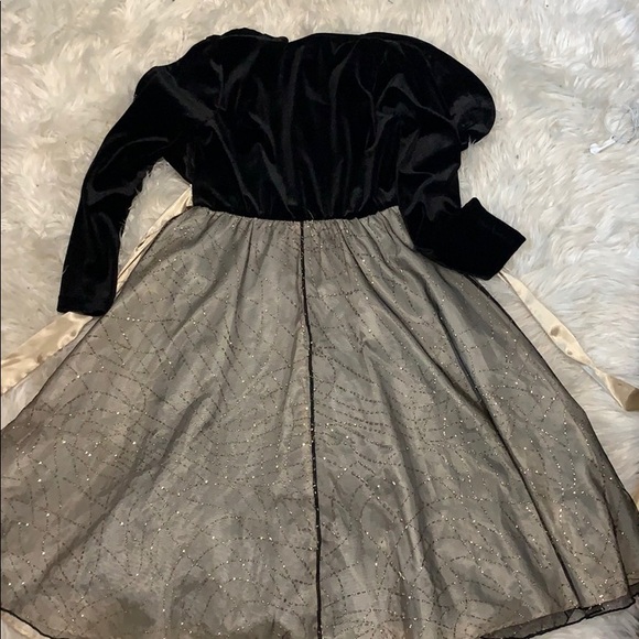 kid’s dress - Picture 3 of 3